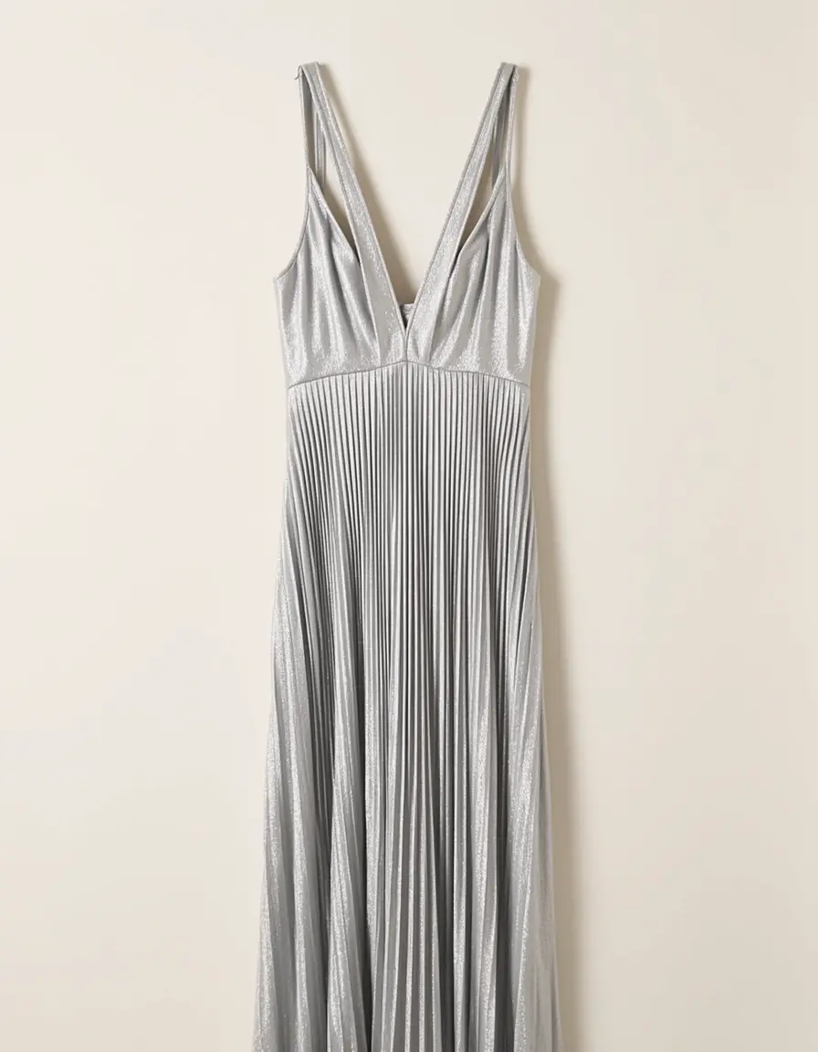 Silbernes rückenfreies Chiffonkleid mit Plissee