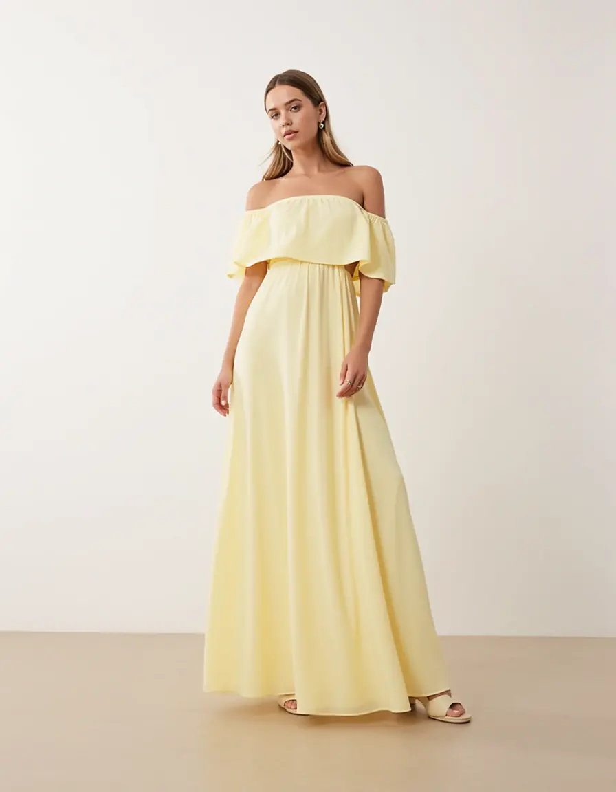 Blassgelbes schulterfreies Kleid an einer Frau
