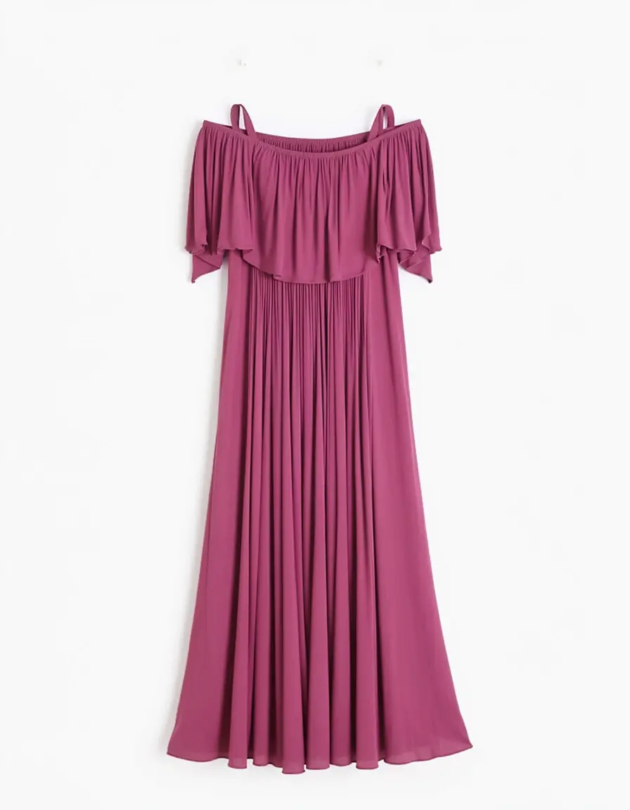 Frau in einem schulterfreien Mauve Pink Kleid